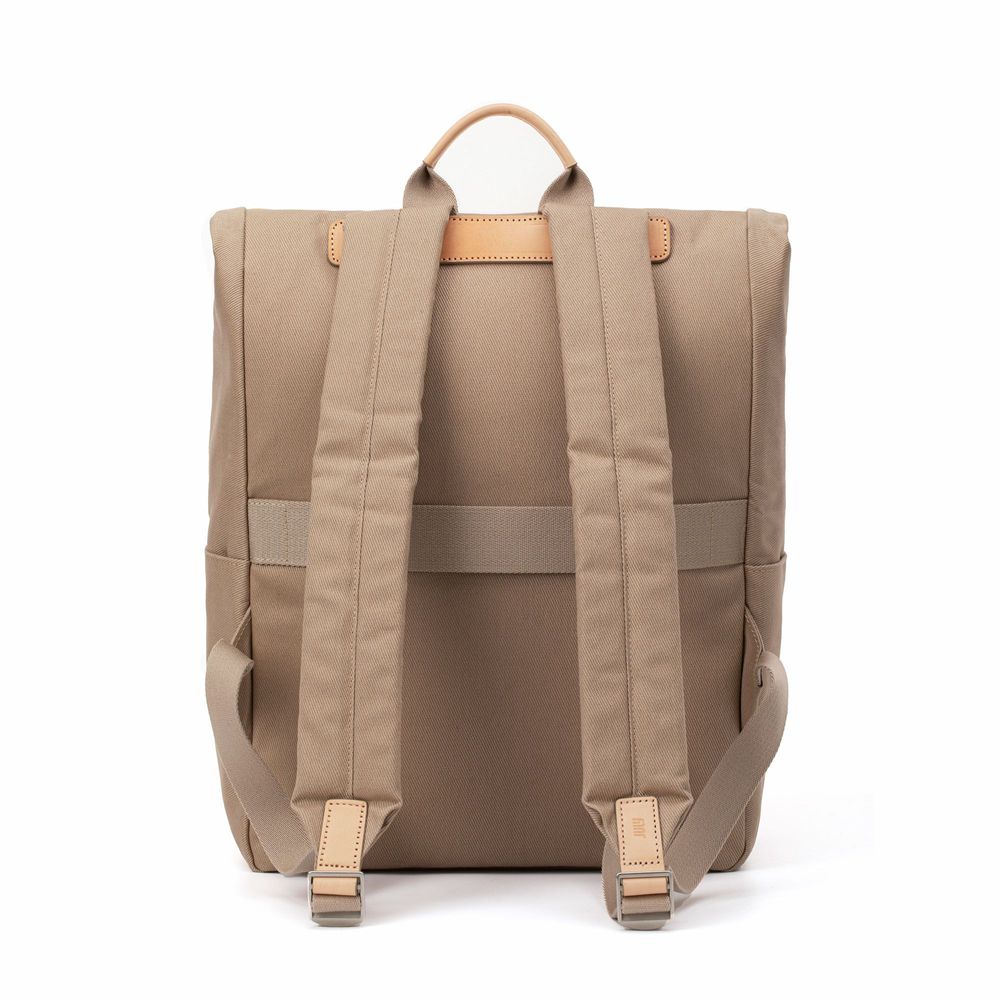 Daybreak_2_0_4_Backpack_Taupe_back_a737aaa00b.jpg